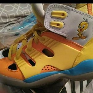 Adidas Looney tunes sneakers